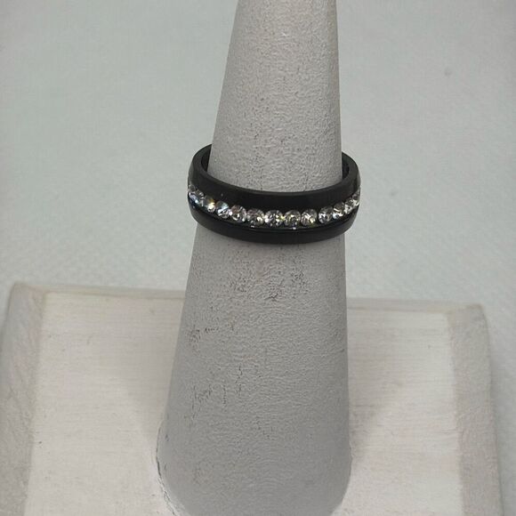 NWOT Size 12 Stainless steel with zircon eternity band - Picture 1 of 4